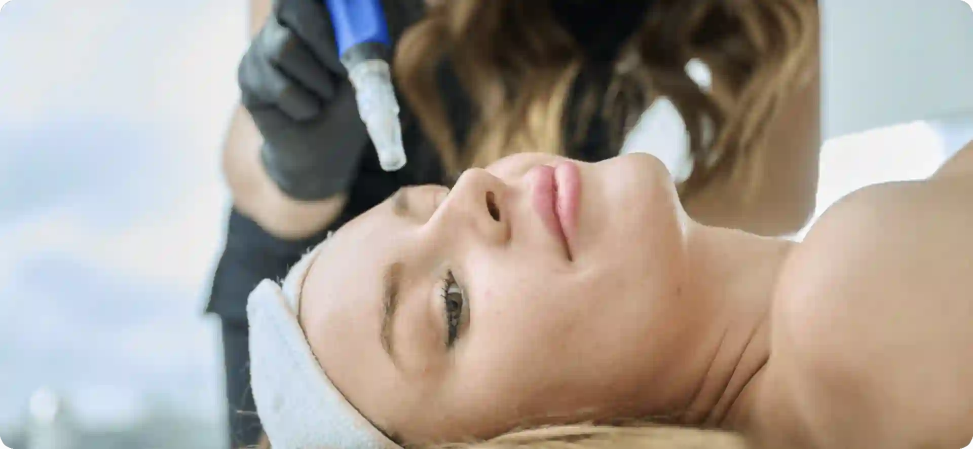 How Do Microneedles Trigger New Collagen and Elastin in Loose Skin Bridgend?